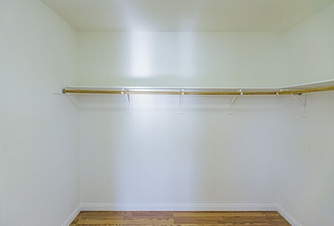 Building Photo - Beautiful 2 story Home