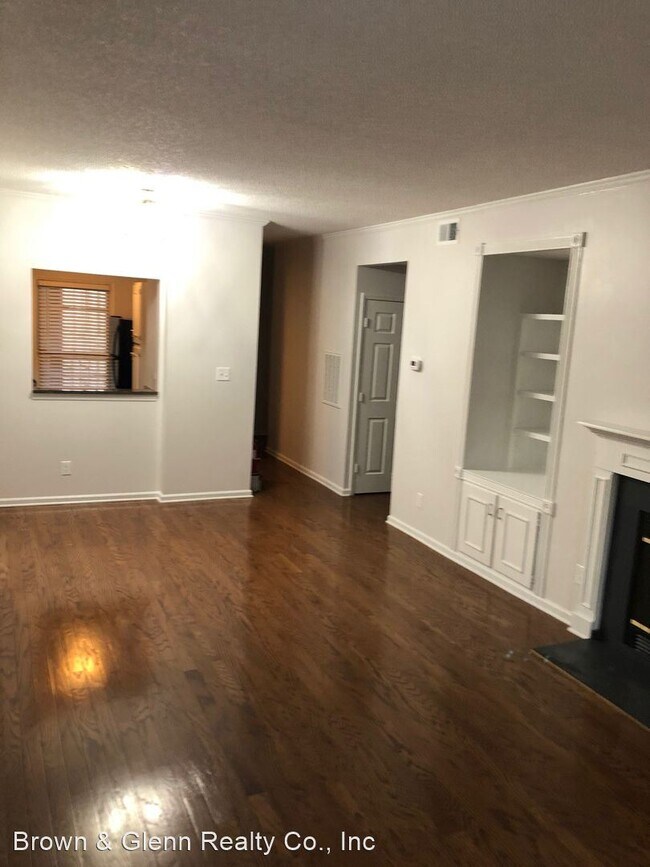 Building Photo - 301 Queens Rd