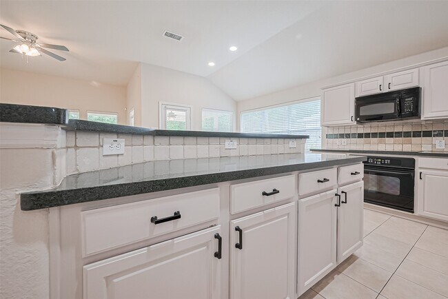 Building Photo - 134 E Foxbriar Forest Cir