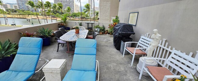Building Photo - 2115 Ala Wai Blvd