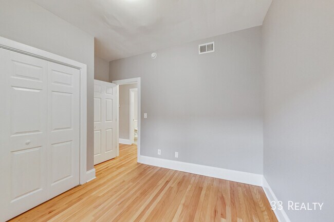 Building Photo - 948 Pleasant St