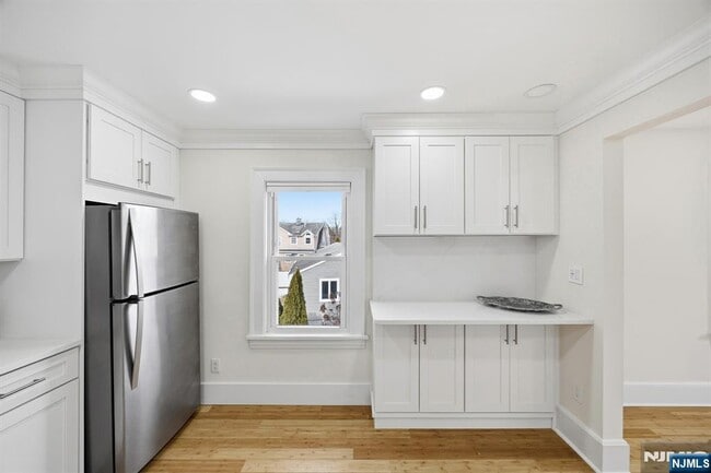Building Photo - 136 7th Ave