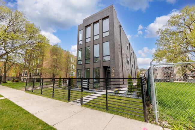 Building Photo - 5921 S Calumet Ave