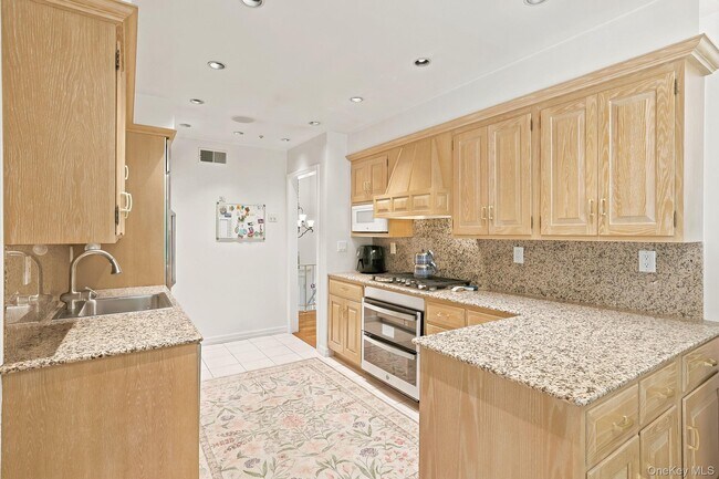 Building Photo - 80 Hickory Hill Dr