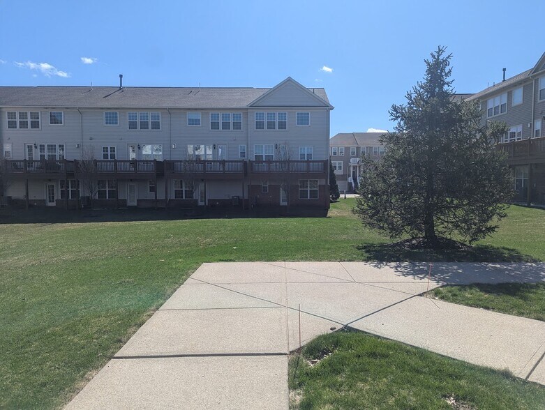 Building Photo - 6465 Park Pointe Ct