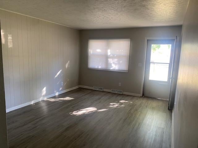 Building Photo - 1873-1875 E Post Rd