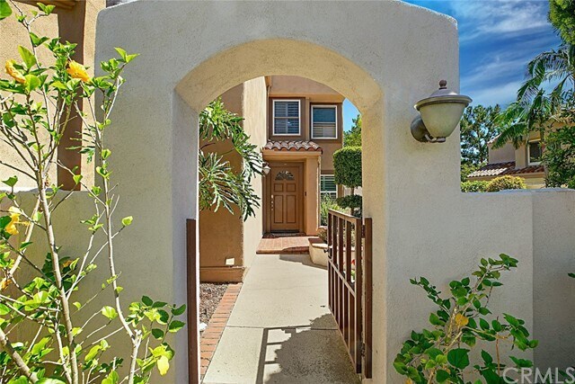 Building Photo - 23 Las Cruces