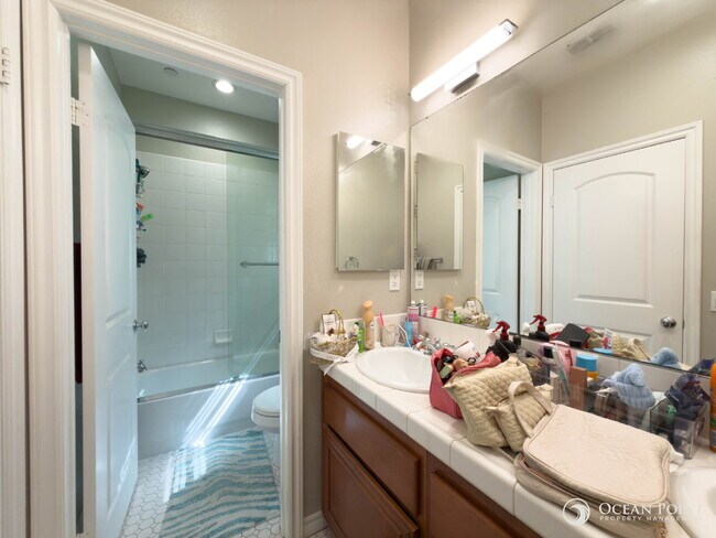 Building Photo - 3 Bedroom Condo for Rent in Ventura!