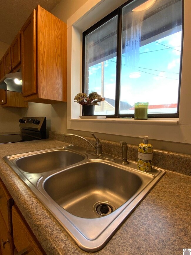 Building Photo - 200 N 31st St