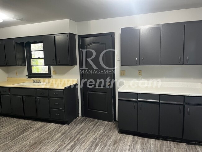 Building Photo - 218 Tennessee-