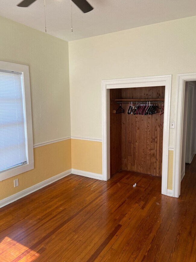 Building Photo - North Hyde Park Three Bedroom Bungalow in Plant High School District