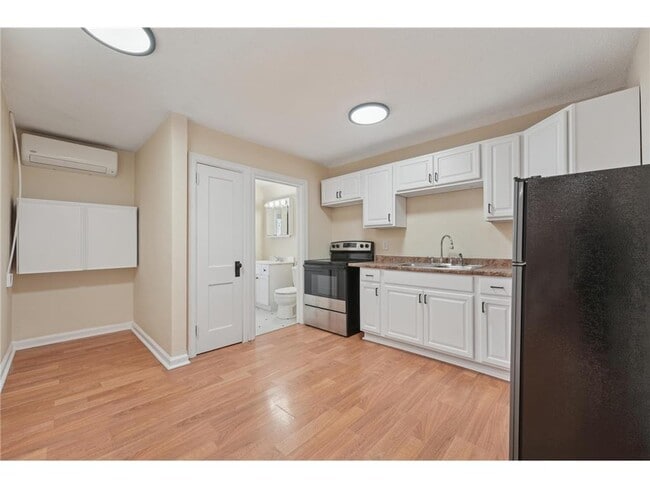 Building Photo - 1721 Humboldt Ave S