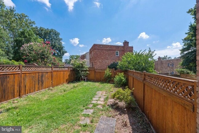 Building Photo - 1549 Bruton Ct