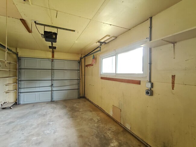 Building Photo - 65 Sandstone Ln