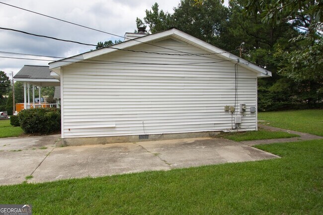 Building Photo - 1312 Cooper Rd