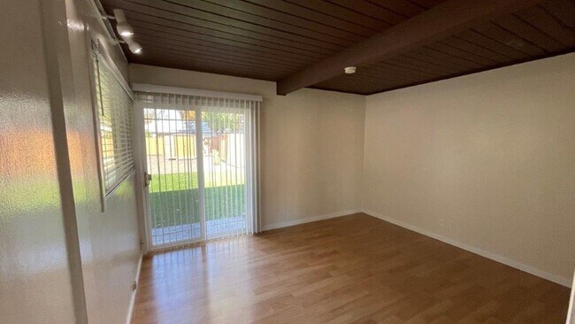 Building Photo - Pleasant HIll, Beautiful 3 bedroom 1 bath ...