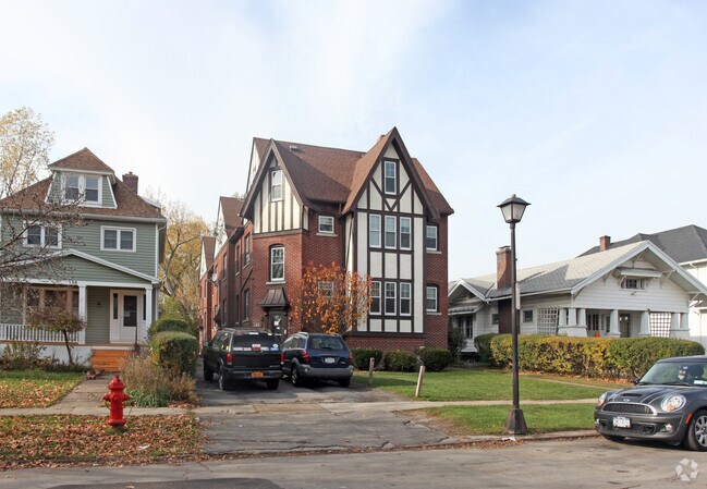 Primary Photo - 142 Saranac Ave