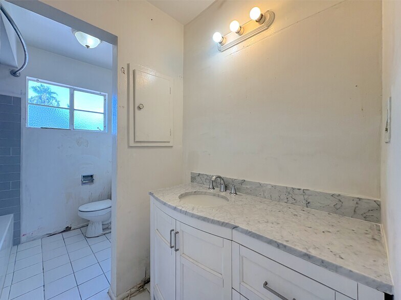 Building Photo - 3631 N 15th Ave