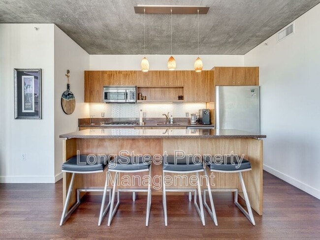 Building Photo - 1926 W Burnside St