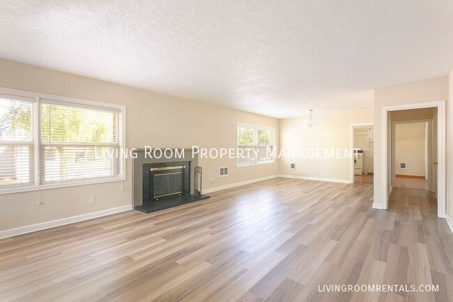 Building Photo - 6738 NE 22nd Ave