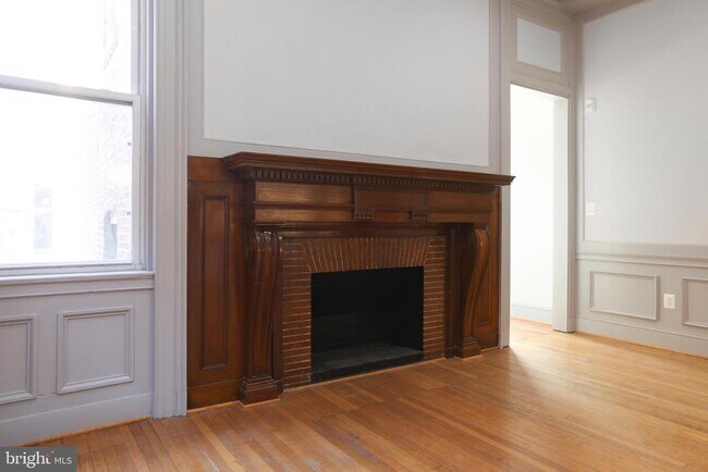 Building Photo - 812 Park Ave