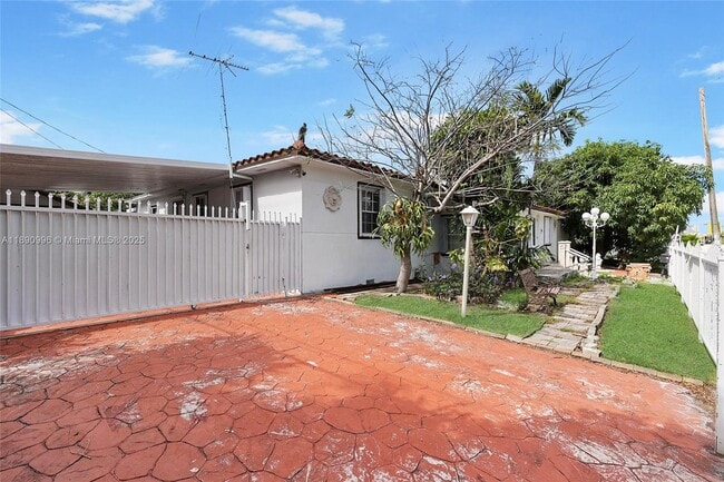 Building Photo - 450 NW 40th Ct