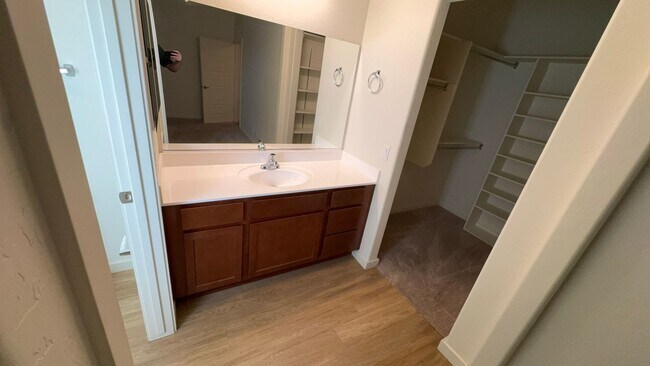 Building Photo - 2350 S Olivewood