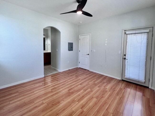 Building Photo - $2,295 Herndon & Armstrong, 2 Bedroom Cond...