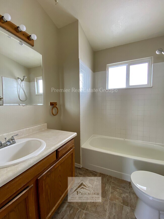 Building Photo - 519 Comanche Village Dr
