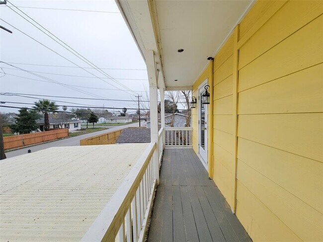Building Photo - 5703 Fraser Ave