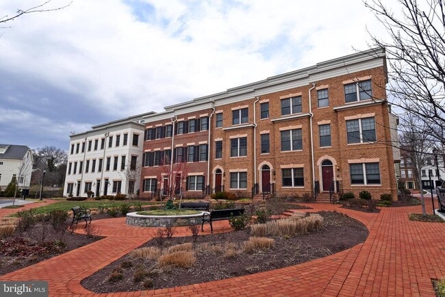 Building Photo - 4531 Westhall Dr