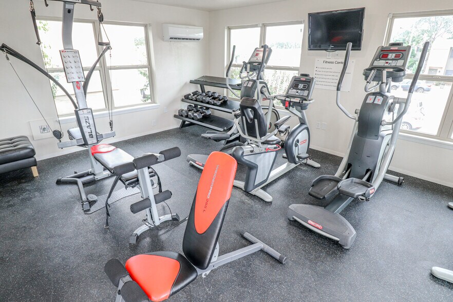 Building Photo - University View Denton