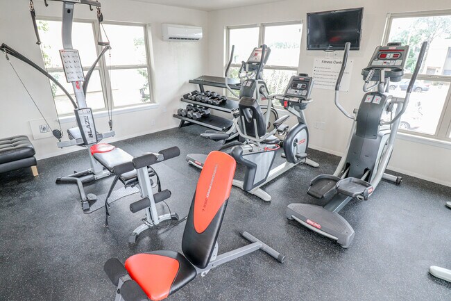 Building Photo - University View Denton (new)