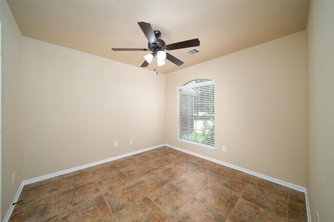 Building Photo - 2024 Silverwater Ct