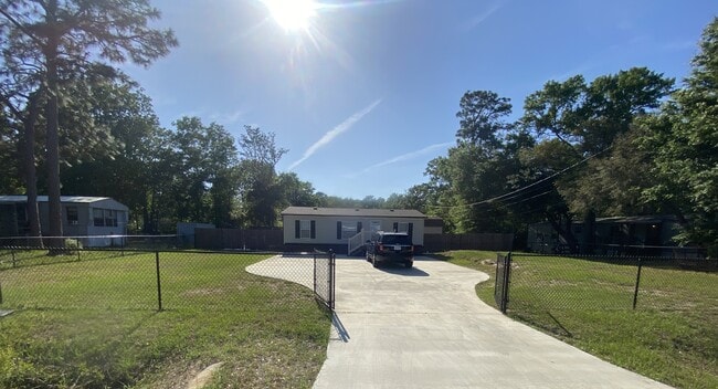 Building Photo - 3029 Crittenden Dr