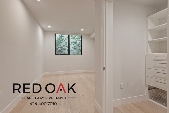 Building Photo - Stunning Contemporary Two Bedroom with Sty...