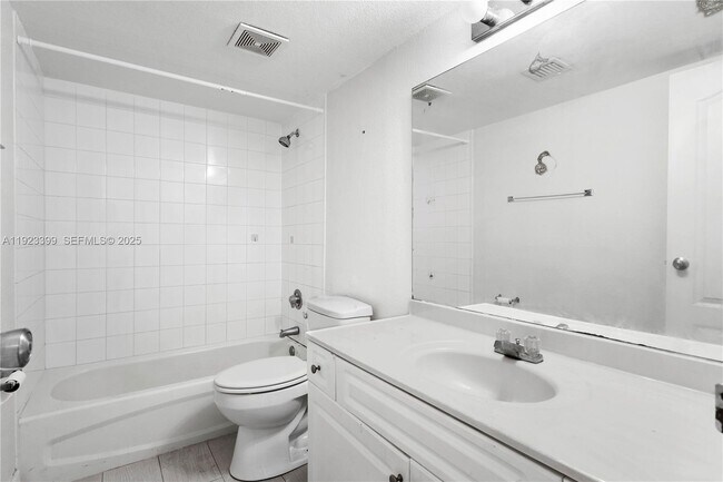 Building Photo - 5201 Geneva Ct