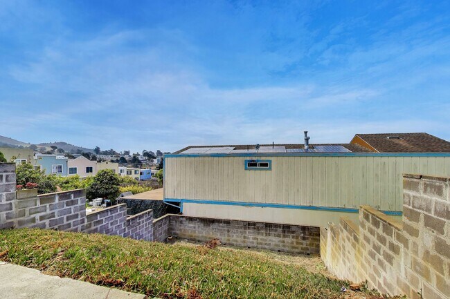 Building Photo - Beautiful 4-Bedroom, 2-Bathroom Daly City Home for Rent