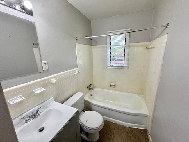 Building Photo - 4179 Leweir St