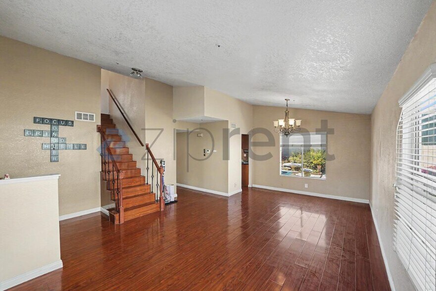 Building Photo - Unit