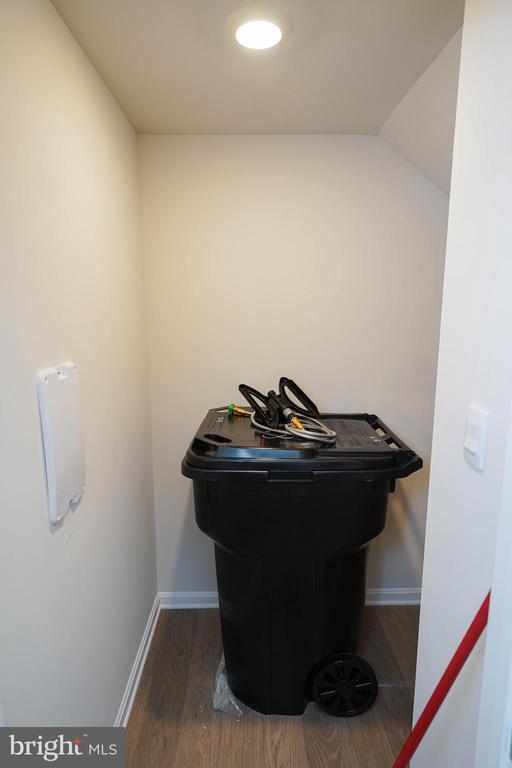 Building Photo - 819 Mersey Ln