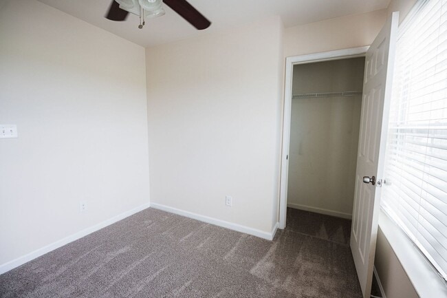 Building Photo - Immaculate beautiful 3-bedroom, 2.5-bath t...