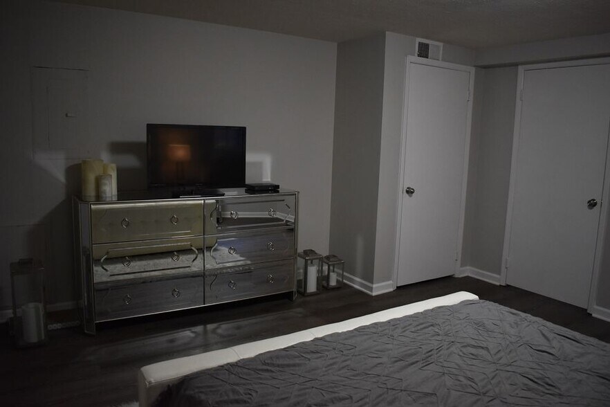 Building Photo - 610 River Rouge Dr, Unit A
