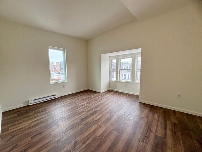 Building Photo - 133 W Maple St