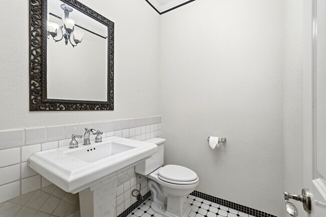 Building Photo - 2406 Aviation Blvd