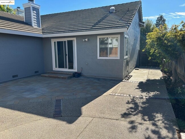 Building Photo - 63 Goldmeadow Ct