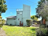 Building Photo - Cedar St in Aptos great 3 Bedroom