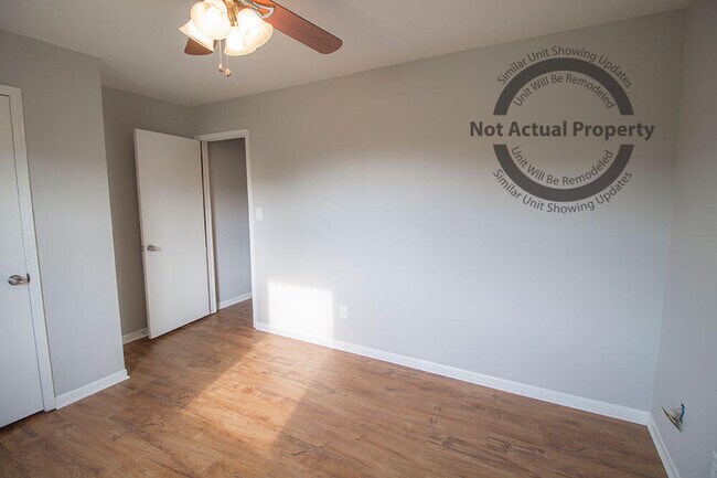 Building Photo - 4620 W Bainbridge Dr