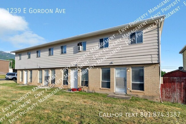 Building Photo - Cozy 2 Bed, 1 Bath Pet-Friendly Home with ...