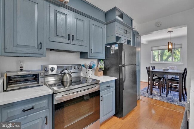 Building Photo - 3252 Holly Hill Dr